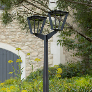 Metro duo solar street light in graphite aluminum