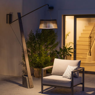 pendulum floor lamp lighting up outdoor yard