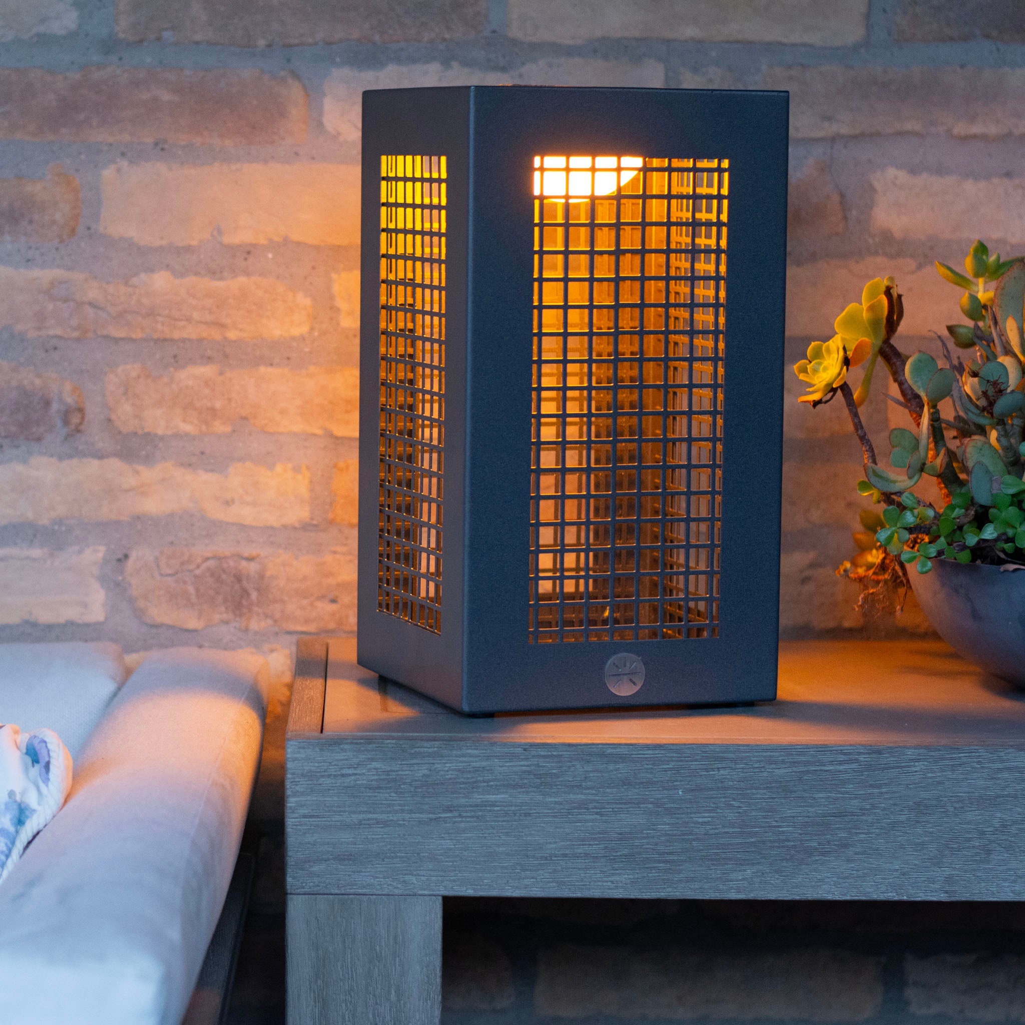 Koob solar lantern in space gray in amber light ykary